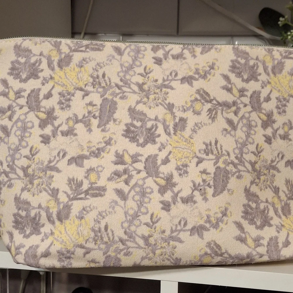 Lucky Brand Floral Women's Cosmetics Makeup Bag - Purple and Yellow NWT